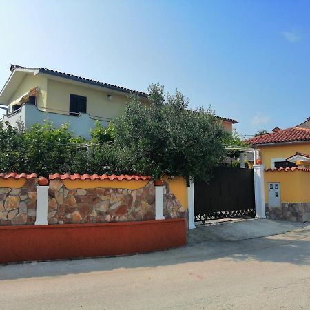 T&D Apartmani Пула Екстериор снимка