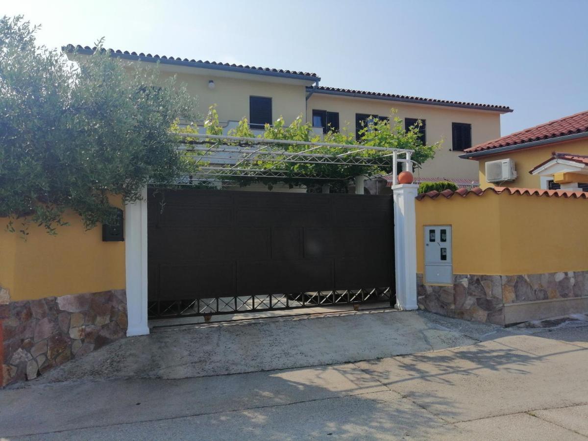 T&D Apartmani Пула Екстериор снимка