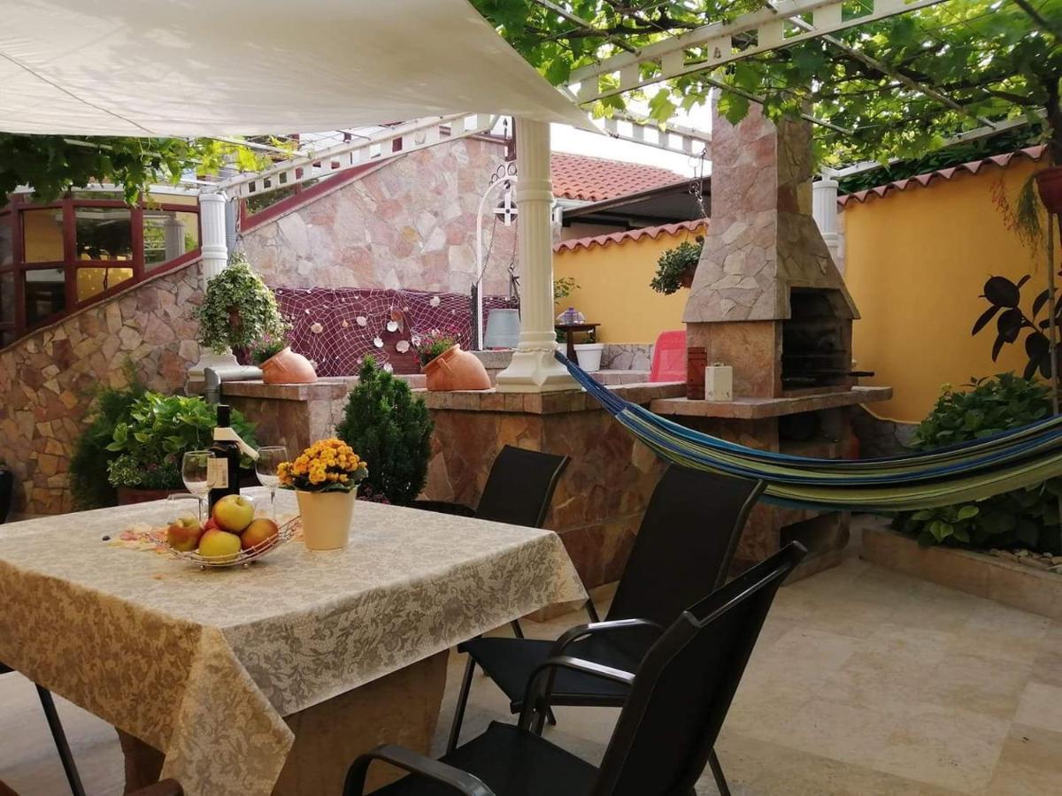 T&D Apartmani Пула Екстериор снимка